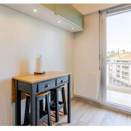 2 Pieces Bord De Entièrement Rénové Appartement *